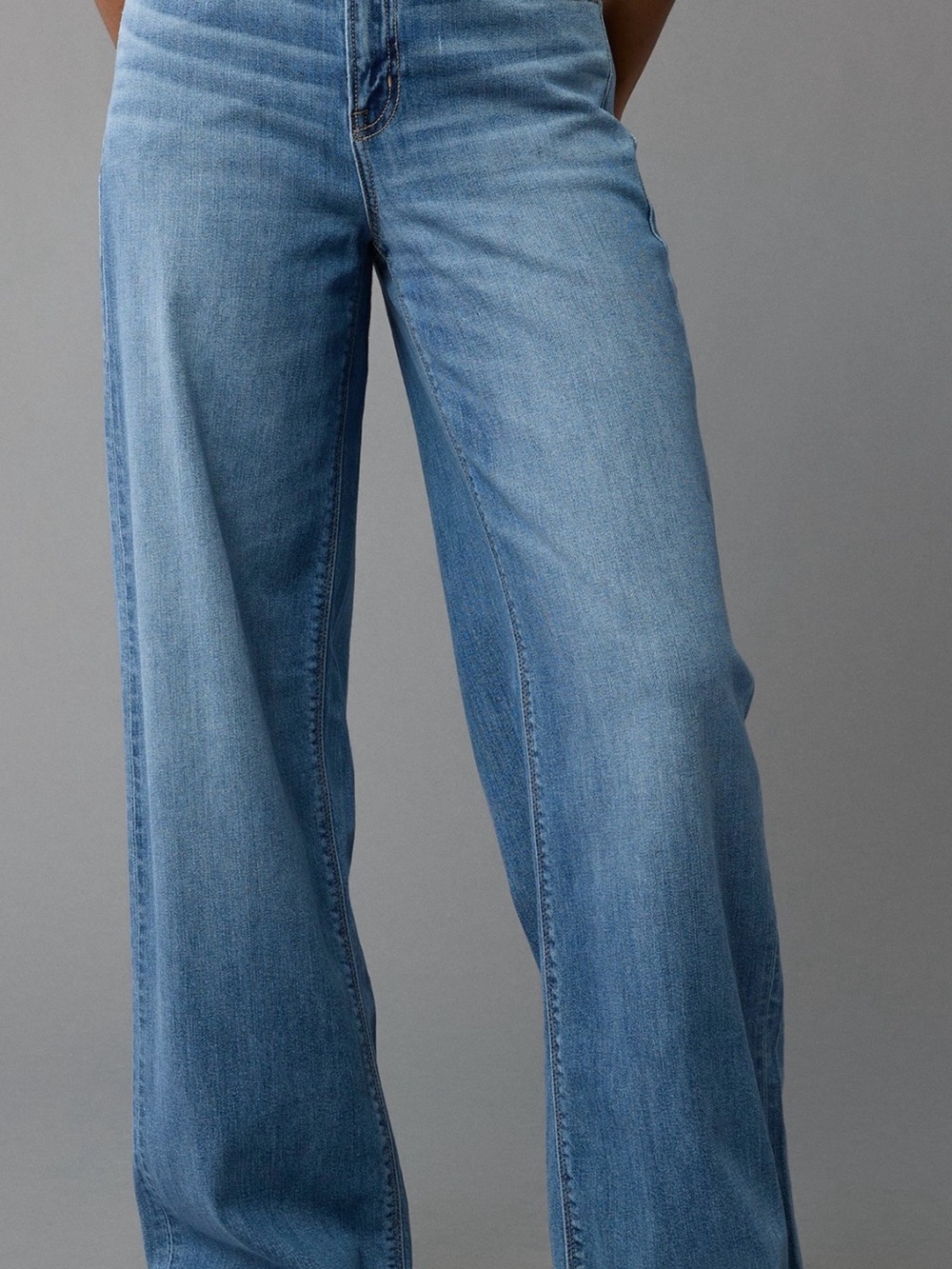 AE Dreamy Drape Stretch Super High-Waist Baggy Wide Leg Jean in Medium